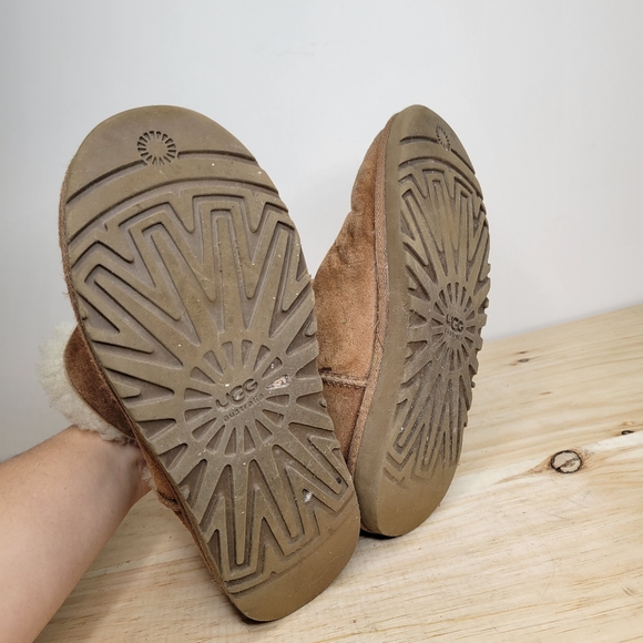 Ugh Bailey button chestnut boots kids 3 - Picture 5 of 6